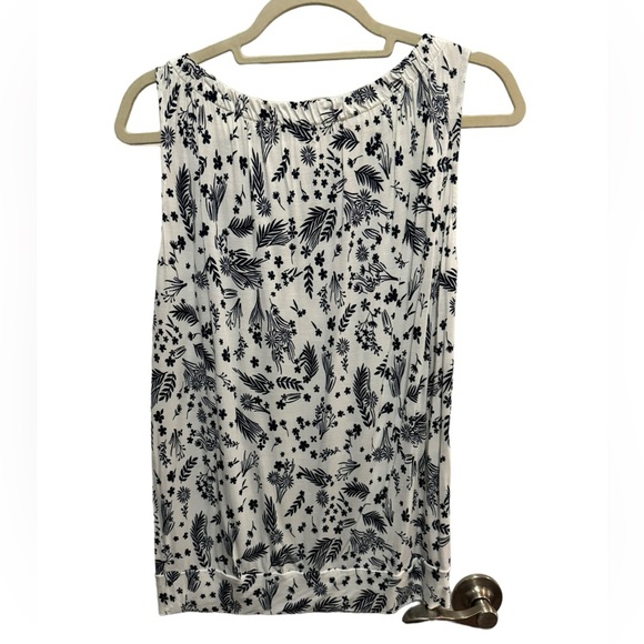 LOFT - White / navy Floral round elastic neck Sleeveless Top - Size L - Picture 2 of 4